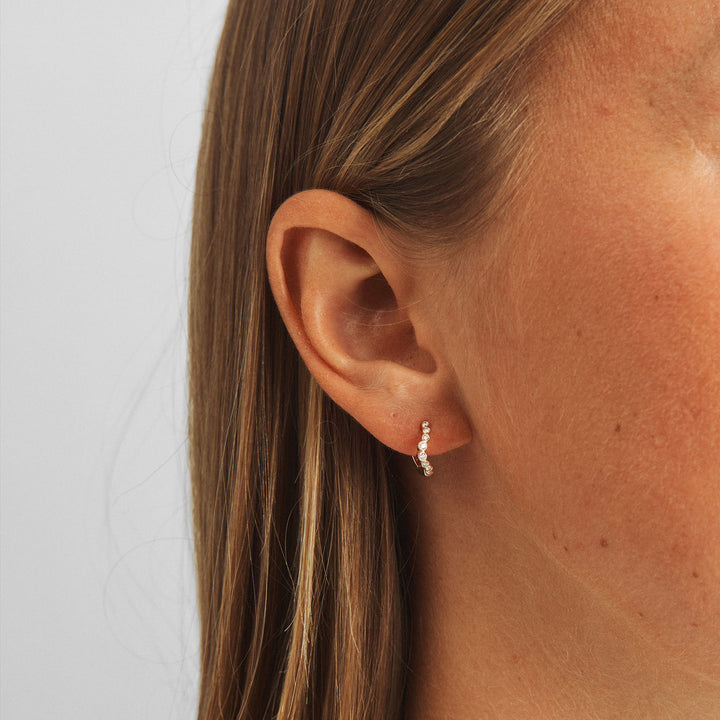Mads Z Freya Creolen aus 14 kt. Gold mit 0,20 ct. Diamanten 