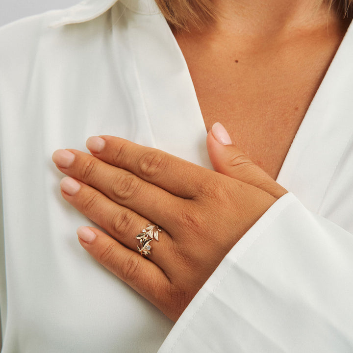 Mads Z Olive Love Ring aus 14 kt. Gold mit Diamanten 
