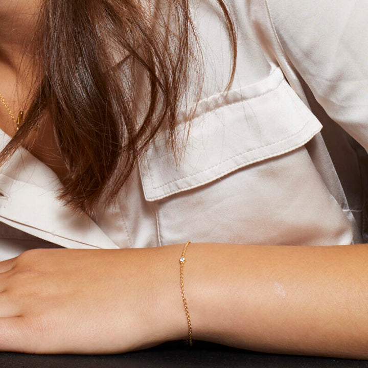 Alura Copenhagen Embrace Armband – Vergoldetes Armband mit Zirkonia 