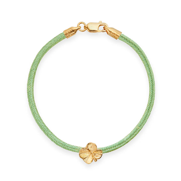 Flora Danica Seidenarmband mit vierblättrigem Kleeblatt, Hellgrün – Vergoldet