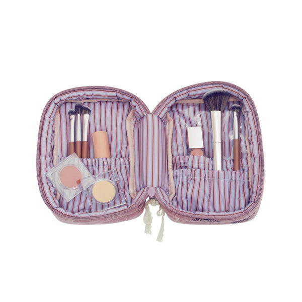 Moonesten träumt Make -up hinter magisch lila