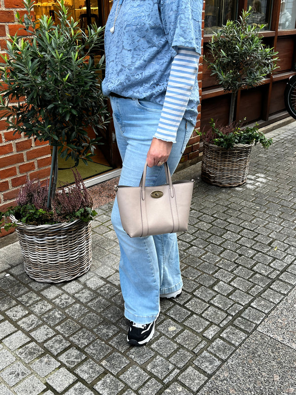 Mulberry Mini Bayswater Tote Kleine Handtasche aus klassischem genarbtem Kaschmirleder in Taupe