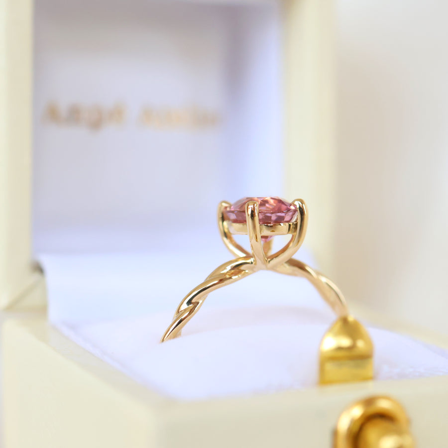 Anpé Atelier Yatura Rosa Ring 18kt Gold Sonderanfertigung