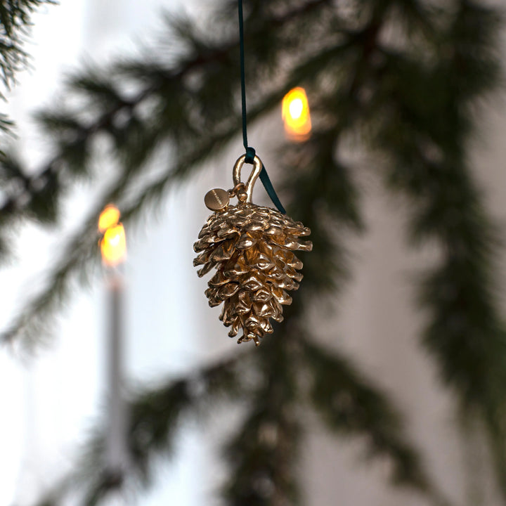 Flora Danica Tannenzapfen – 18 Karat vergoldeter Weihnachtsschmuck – Produktbild 2