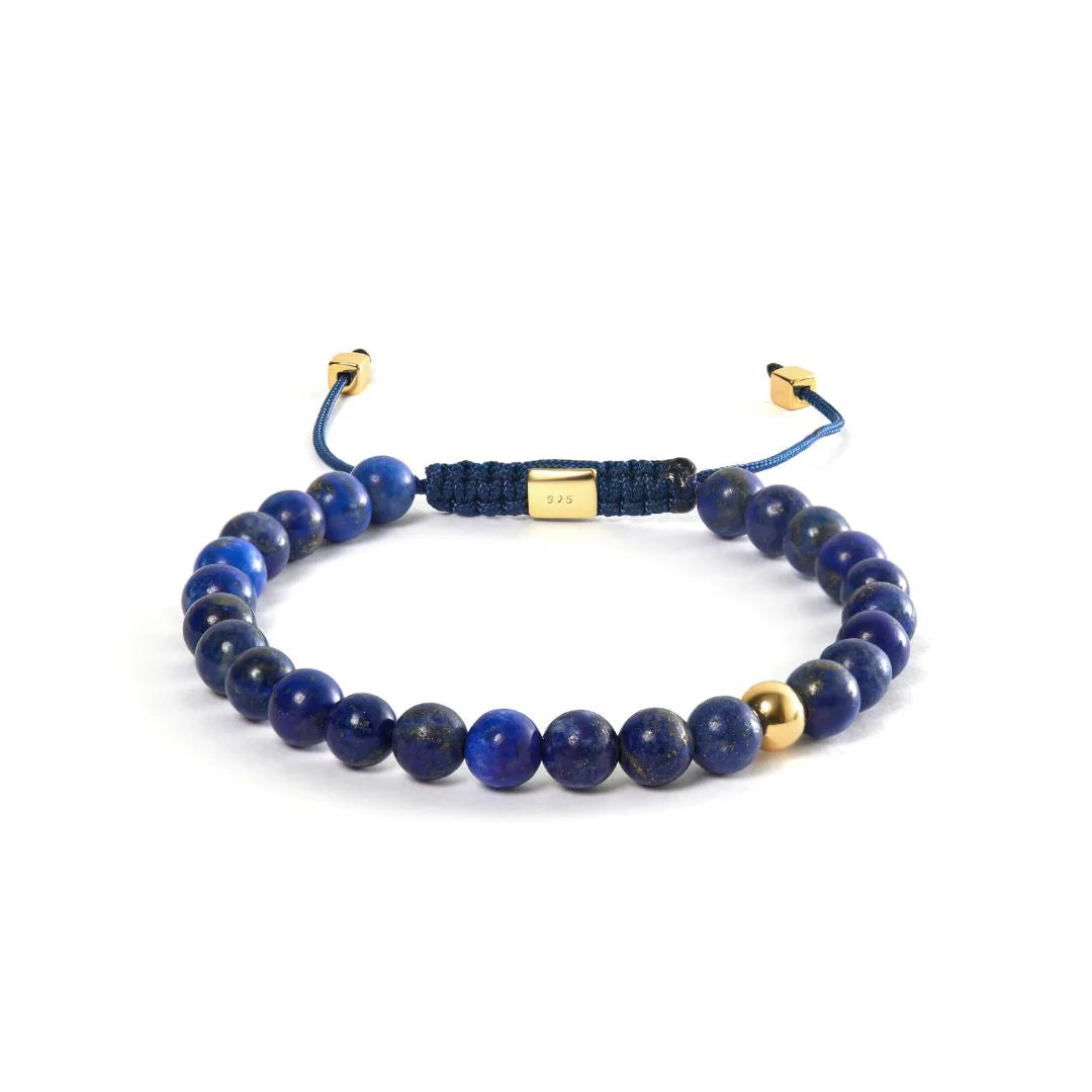 Alexander Lynggaard Armband Lapislazuli geflochten 6 mm mit blauen Perlen und goldenen Details, verstellbare Kordel. Modell B00152-1
