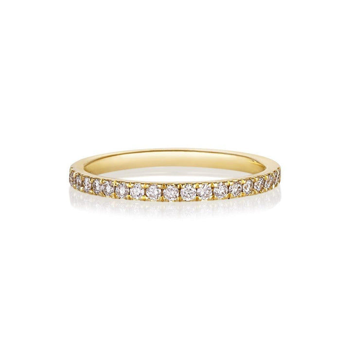 anpe-atelier-sarah-lil-diamond-15-ring-in-18kt-gold zeigt einen schlanken Goldring mit Diamanten, Modell 2692-001-1