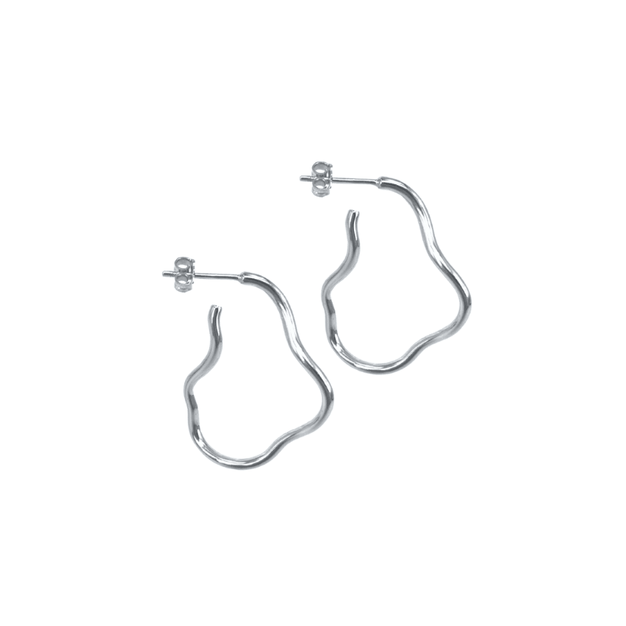 Aqua Dulce Curly Hoop Silver, offene Ohrringe in gewelltem Silberdesign mit glänzender Oberfläche. Modell 5717-1.