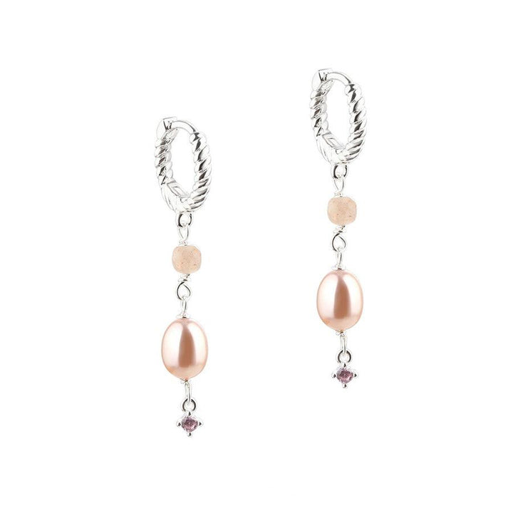 Aqua Dulce Koi Rose Creolen aus Silber mit gedrehtem Silberdesign, pfirsichfarbener Perle und kleinem rosa Stein. Modell 5630-1.