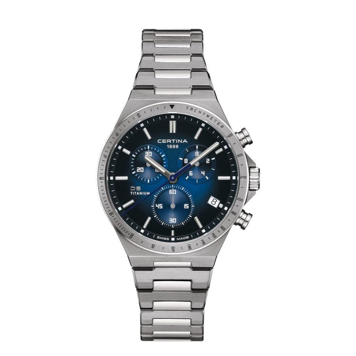 Certina DS-7 Chronograph Quarz, blaues Zifferblatt und Titanarmband, Herrenuhr mit drei Hilfszifferblättern. Modell C0434174404100