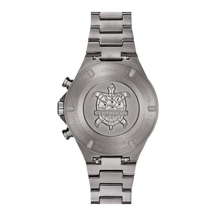 Certina DS-7 Chronograph Quarz Blau Titan 41 mm, Detail des Gehäusebodens mit Schildkrötenmotiv.