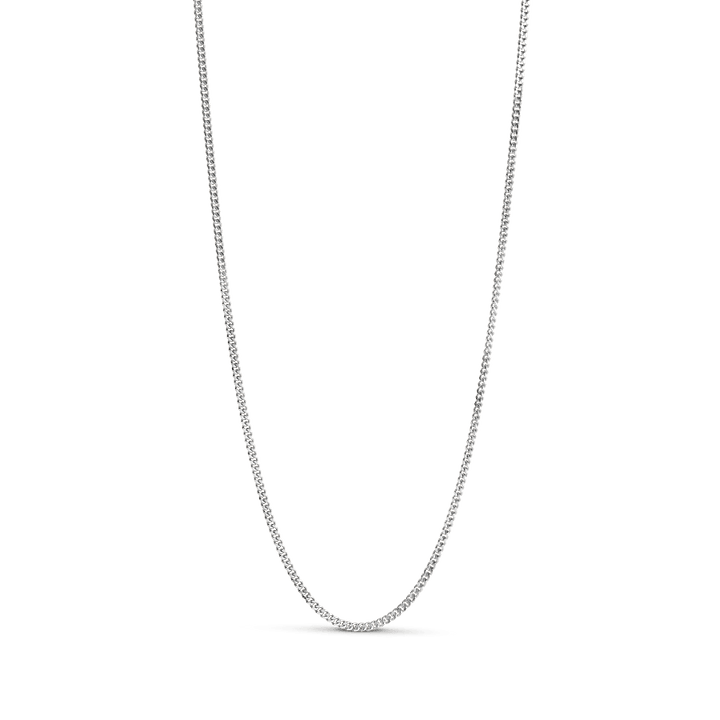 Enamel Die Curb Chain Necklace Sol zeigt eine schlichte, silberfarbene Kette aus glänzendem Metall. Modell N115S-N115S-1.