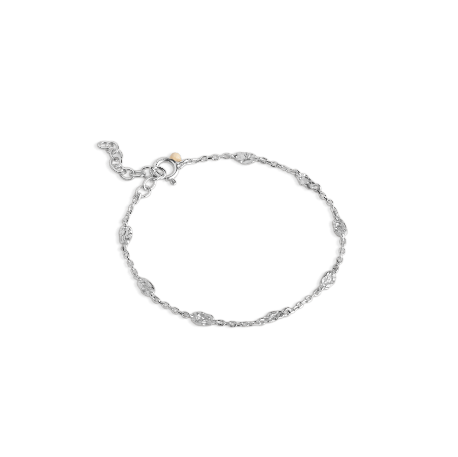 Enamel Kia-Armband aus Sterlingsilber, feine Kette mit ovalen Details, abgebildet auf schlichtem Hintergrund. Modell B124SM-B124SM-1