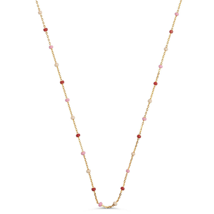 enamel Die Lola-Rosie-Halskette zeigt eine feine Goldkette mit kleinen Perlen in Pink, Rot und Beige, Modell N55G-ROSIE