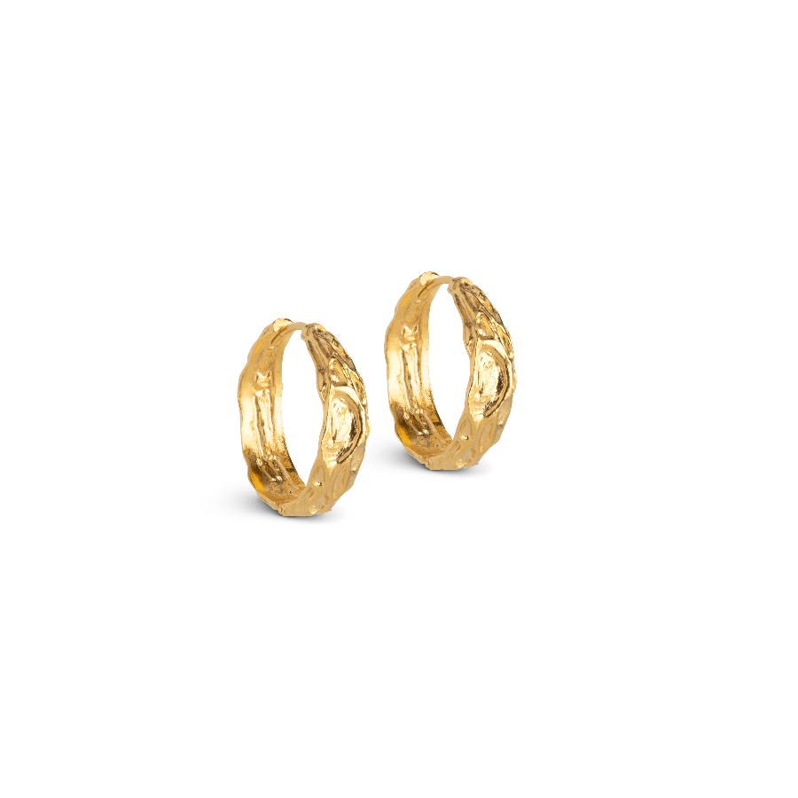 Enamel Nela Gold-platted Hoops 20 mm, runde Ohrringe aus matt vergoldetem Metall mit organischer Struktur. Modell E370GM-E370GM-1