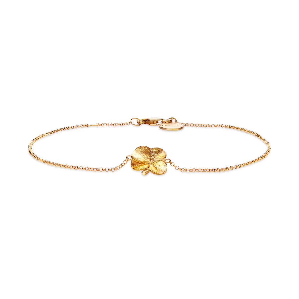 Flora Danica Vierblättriges Kleeblatt-Armband aus 18-karätigem Gold, von vorne dargestellt, klassische Kette mit vierblättrigem Kleeblatt-Anhänger, Modell FLC-BR-18K-G-1.