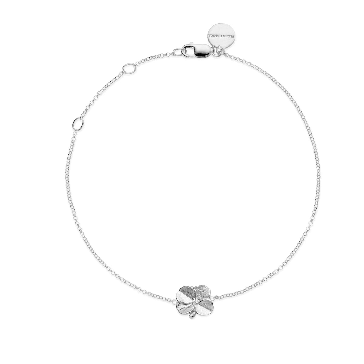 Flora Danica Vierblättriges Kleeblatt-Armband aus Silber mit feinem Kleeblatt-Detail und dünner Kette. Modell 907-flc-br-s-1.