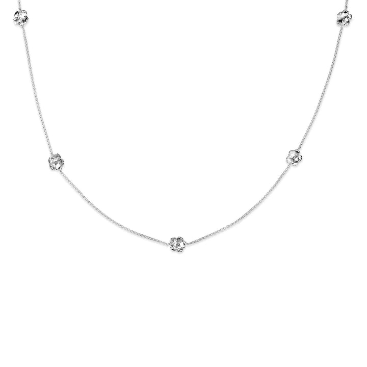 Flora Danica Vergissmeinnicht-Halskette aus Silber mit kleinen Blumendetails an einer dünnen Kette. Modell 907-fmn-ne-s-1.