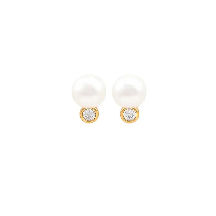 Hultquist Copenhagen Harper Pearl vergoldete Ohrringe von vorne mit weißer Perle und kleinem klaren Stein. Modell S08605G-2