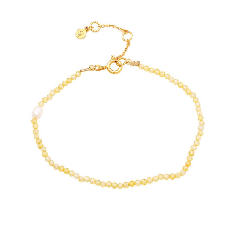 Hultquist Copenhagen Layla Pearl Armband mit kleinen gelben Perlen und einer weißen Süßwasserperle, Modell S08595G-1.