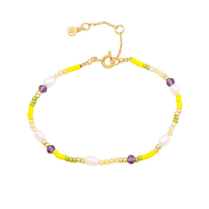 Hultquist Copenhagen Lillian Pearl Armband mit gelben, grünen und violetten Perlen und Süßwasserperlen, Modell S08614G-1.