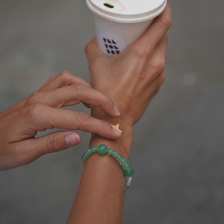 Hultquist Copenhagen Mia Green Pearl Armband mit mattgrünen Perlen am Handgelenk, Modell S08535G-1