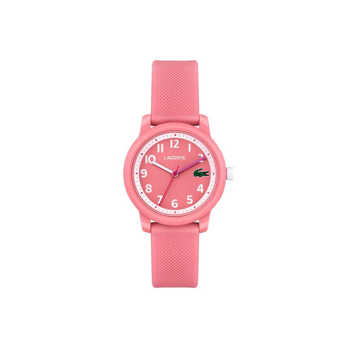 Die Lacoste Junior WATCH 12.12 Pink zeigt eine moderne rosafarbene Armbanduhr mit Silikonarmband. Modell 2030040-1