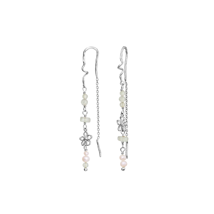 Maanesten Alfrida Silberkettenohrringe mit weißen Perlen und Blumenmotiven, Modell 10084c-2.