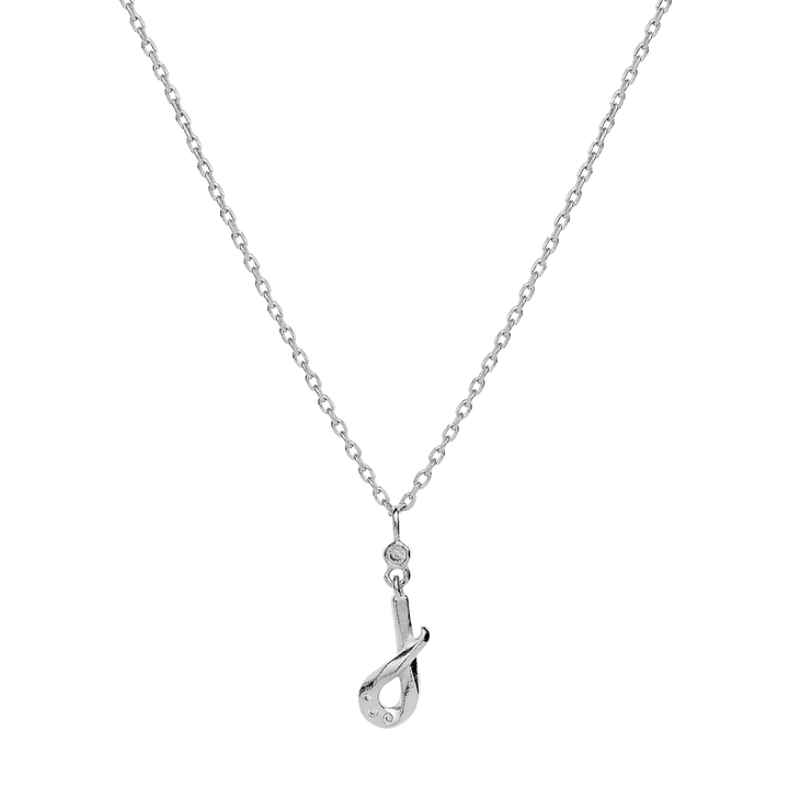 Maanesten alphabet letter halskæde sølv bogstavs vedhæng A-Z viser en elegant sølvkæde med et bogstavsvedhæng i blankt sølv. Model 2744c-010-12