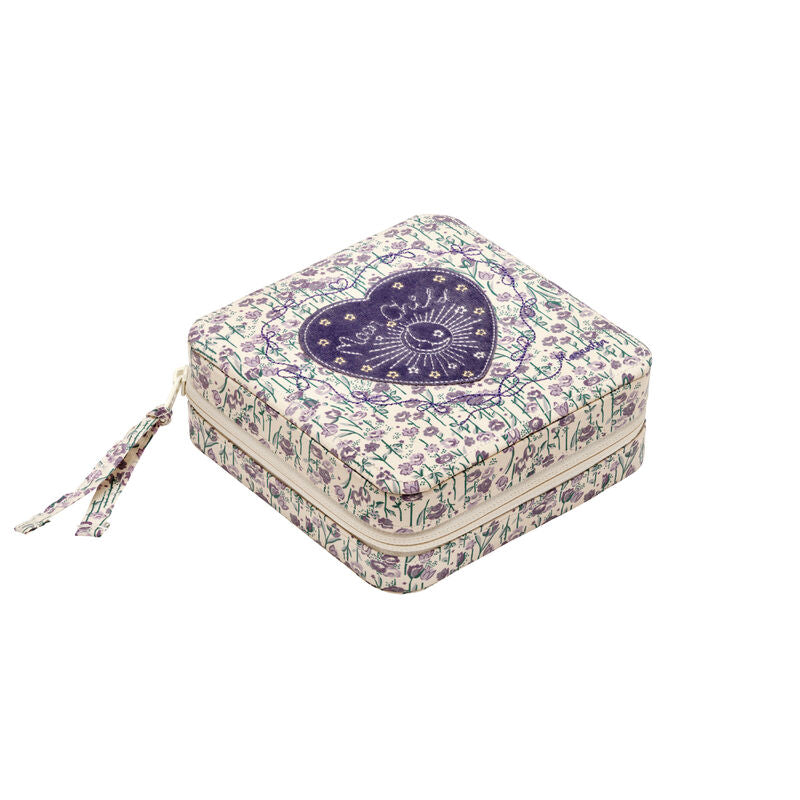 maanesten-amelia-jewelry box-purple-heart mit lila Herzstickerei, Blumenstoff, Modell 4195-1