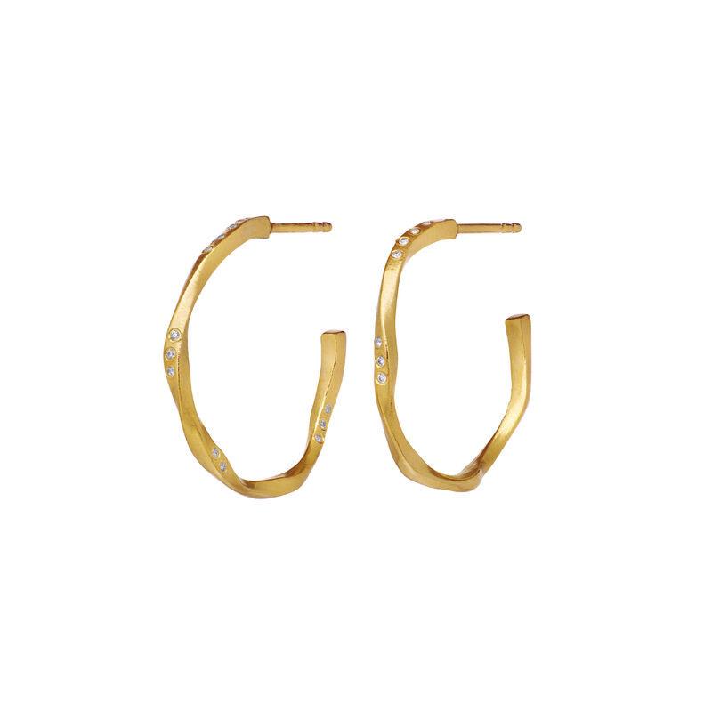 maanesten-echo-medium-hoops-23mm-gold-platted zeigt elegante goldene Creolen mit dezenten klaren Steinen. Modell 9862a-9862a-1