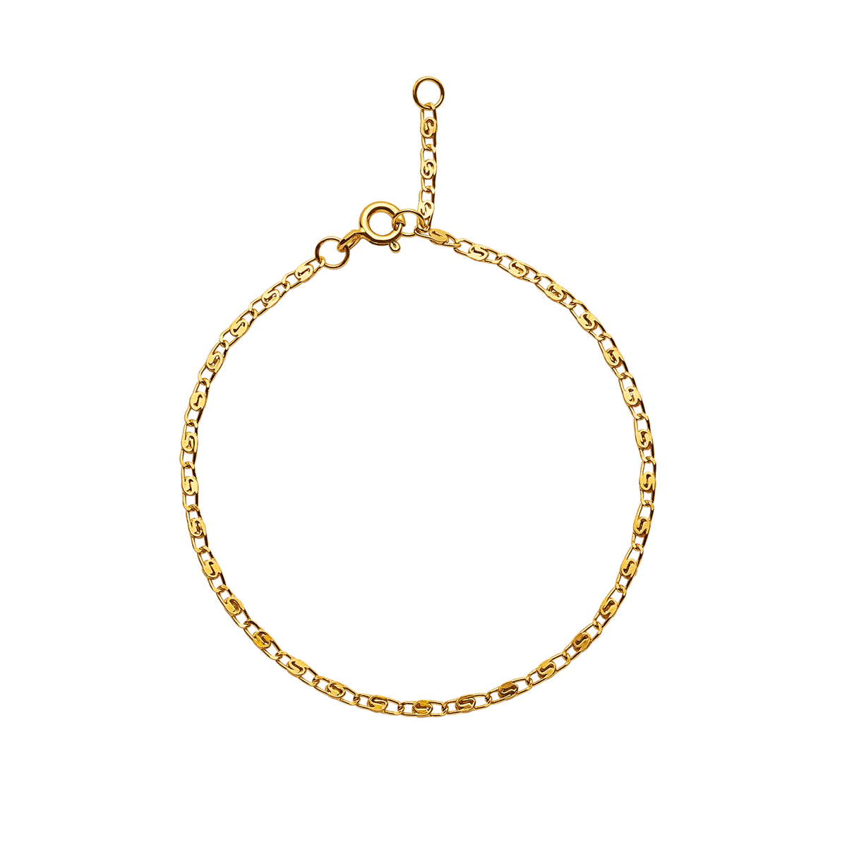Maanesten Eva-Armband vergoldet im eleganten Kettendesign mit verstellbarem Verschluss auf schlichtem Hintergrund. Modell 8535a-1.