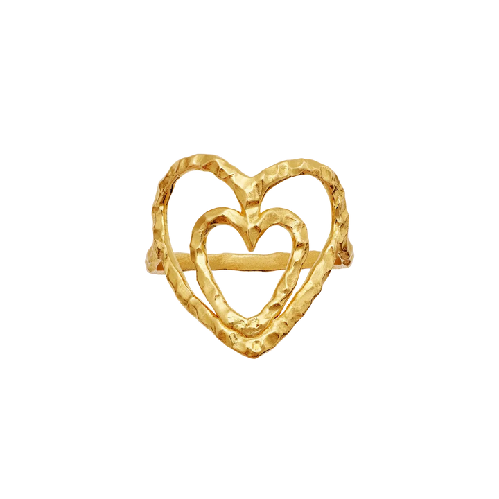 Mondstein Felicity vergoldeter Herzring mit zwei gehämmerten offenen Herzen aus goldenem Metall, Modell 4880a-001.
