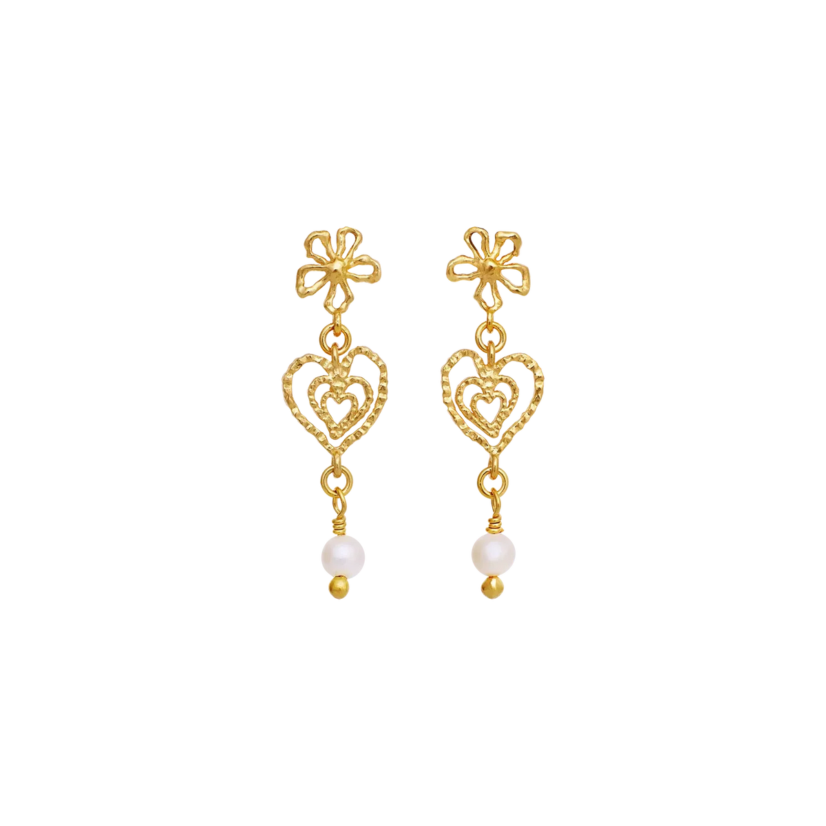 Maanesten Izabel vergoldete Herzohrringe mit Blumendetail und Perle, Modell 10097a-1.