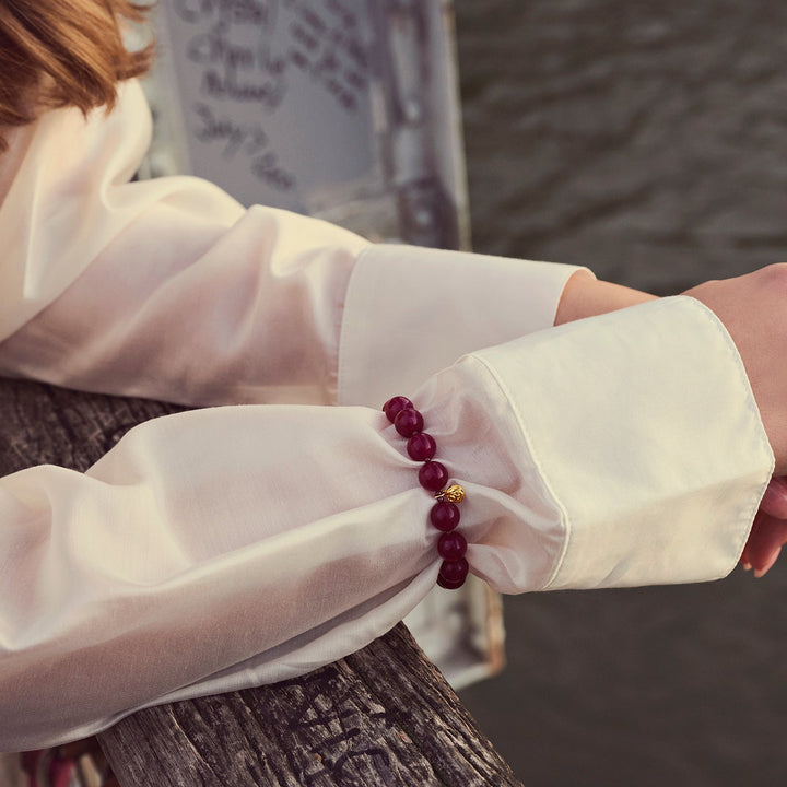 Maanesten Shani Heart Bracelet with red pearls and gold heart on arm, Model 2026-8701A