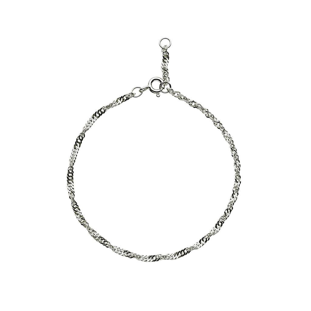 Maanesten Sigrid silver bracelet in twisted chain design, minimalist style on white background. Modell 8537c-8537c-1