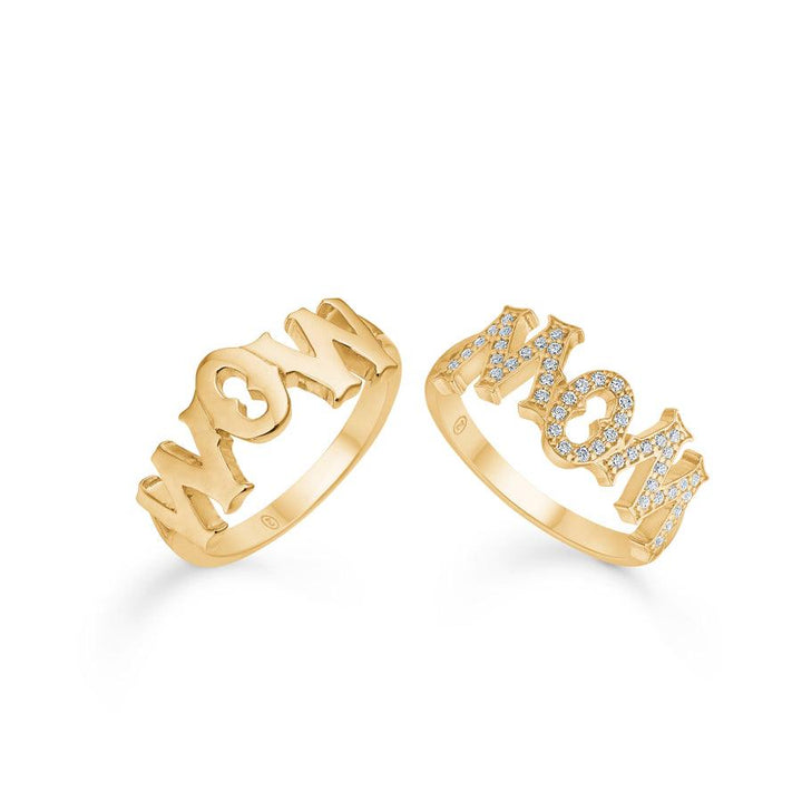 Mads Z 14-karätiger MomWow-Ring in hellem Gold und Gold mit Steinen, zwei Varianten von vorne gesehen. Modell 1540097-001