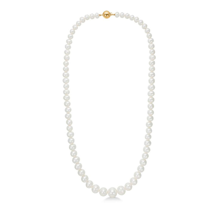 Mads Z 14kt Treasure Perlenkette mit weißen runden Perlen und Goldverschluss. Modell 1523006-1