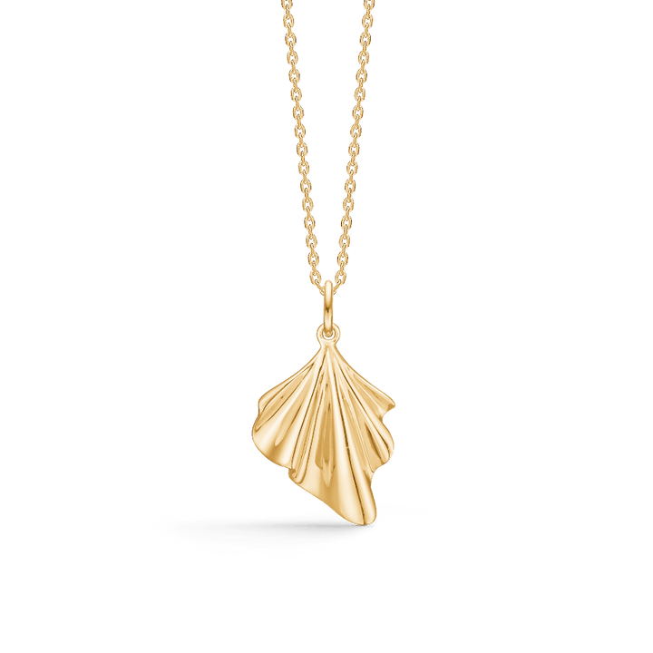 Mads Z 14-karätiger Samtanhänger in leuchtendem Gold an einer Kette, organisch geformt. Modell 1530188-1.