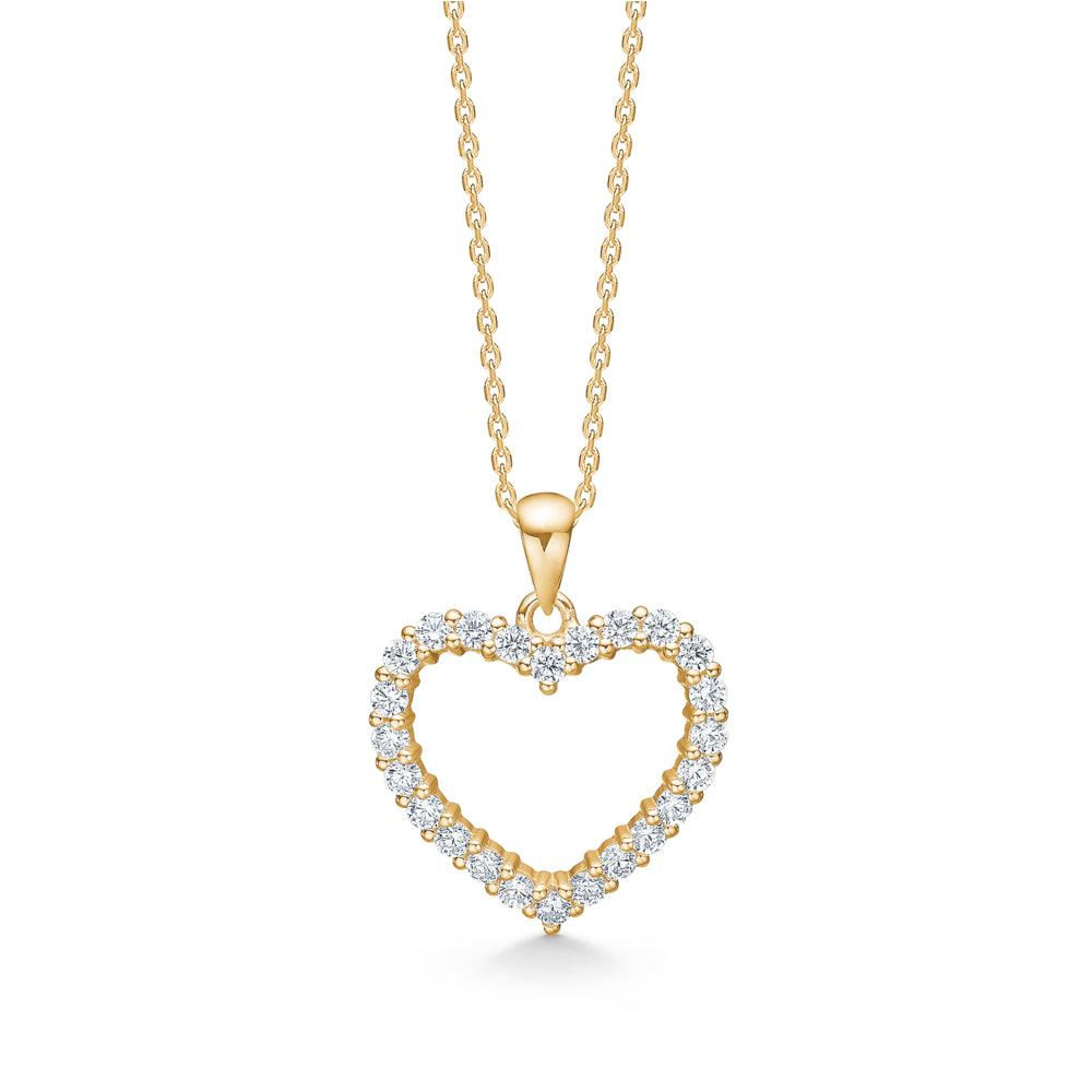 Mads Z 8kt Rhianna Pendant Heart Motif 13mm zeigt einen offenen Herzanhänger in Gold mit klaren Steinen an einer dünnen Kette. Modell 3337075