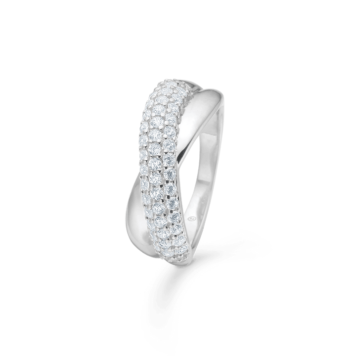 Der Mads Z Celia Solv Ring with Zirconia zeigt einen eleganten Silberring mit glänzendem Zirkonia. Modell 3147009-001.