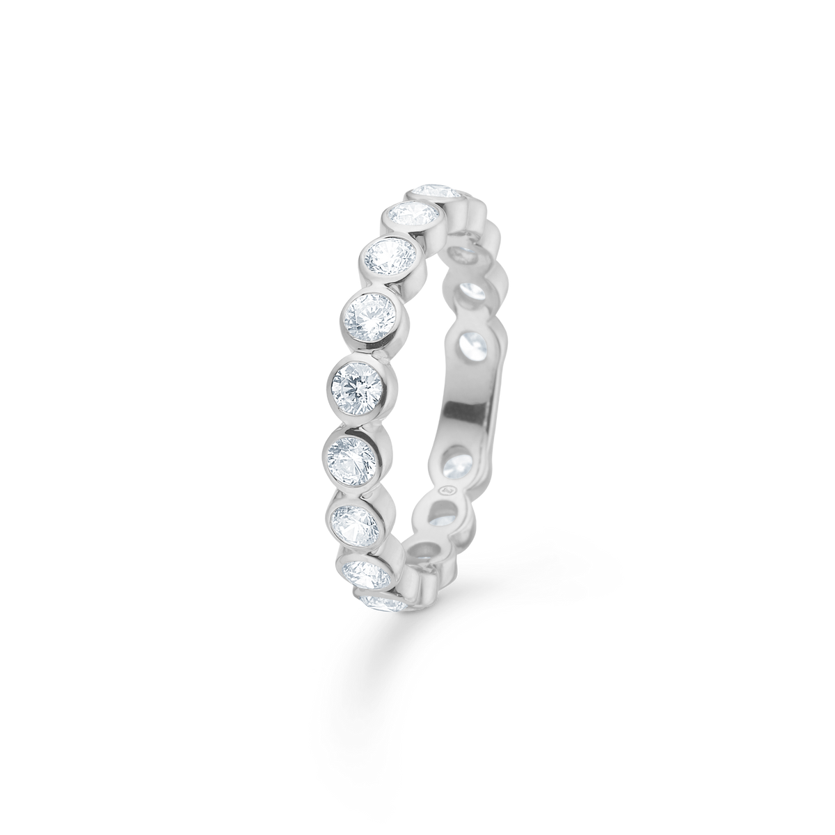 Mads Z Eterna Silberring mit rundum klaren Zirkoniasteinen, elegant und glänzend. Modell 3147072-001