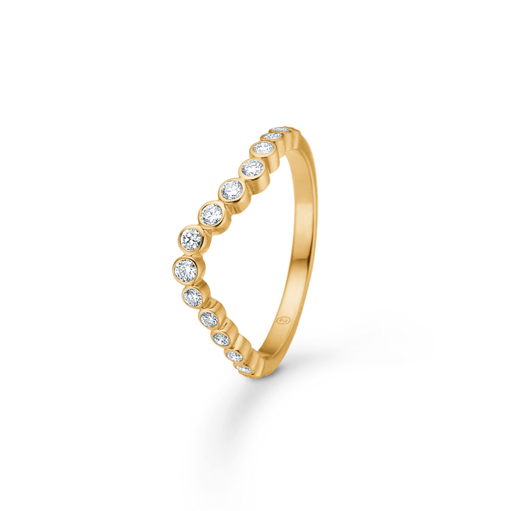 mads-z-freya-14kt-gold-ring-wave-0-28ct-w-si, gesehen als schmaler, gewellter Goldring mit runden Diamanten, Modell 1541177-001