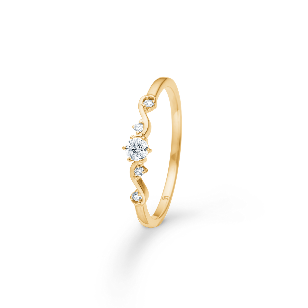 Mads Z Isaline Ring aus 14-karätigem Gold mit fünf funkelnden Diamanten in elegantem, geschwungenem Design. Modell 1541190-001.