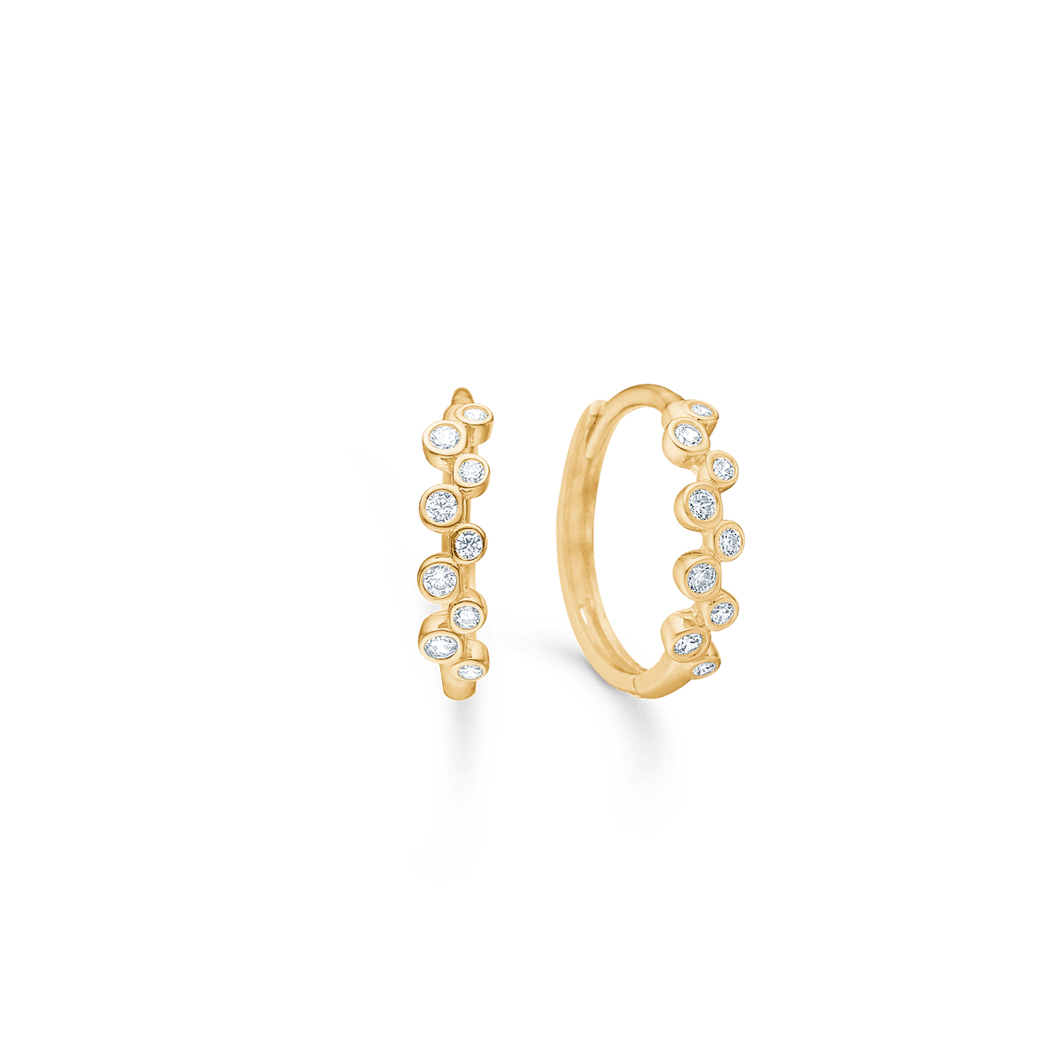 Mads Z Lucy Ring aus 8 Karat Gold mit 9 Zirkonia, elegantes Design mit runden klaren Steinen. Modell 3317035-1