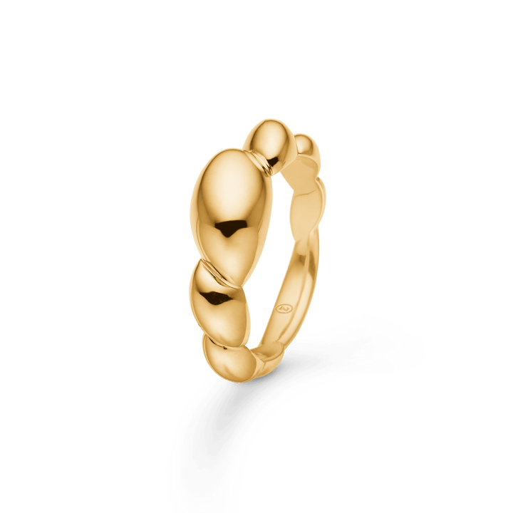 Ring aus 14-karätigem Gold von Mads Z Rugby mit glänzender, organisch geformter Oberfläche aus Gelbgold. Modell 1540069-001