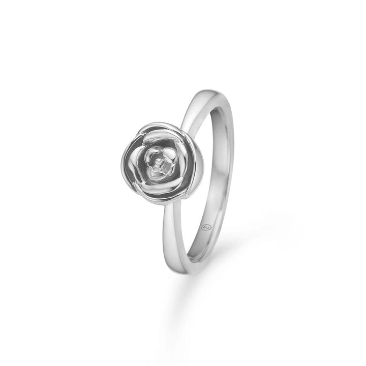 Mads Z Silver Rosalie Ring mit kleiner Rose, schlichter Ring aus glänzendem Silber mit detailliertem Rosenmotiv. Modell 2140156-001