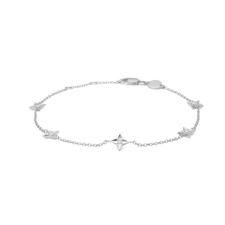 Mads Z Vesper-Armband aus Silber mit feinen Sternanhängern und einfacher Kette, Modell 2156197-1