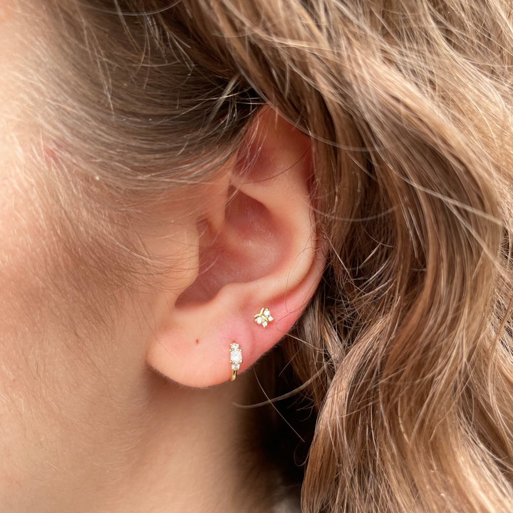 Maria Tash Diamond Butterfly XBYD YG im Ohr, Gold- und Diamantdetails, Modell xbyd-yg-w4-001-2