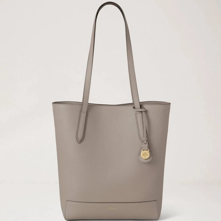 Mulberry A4 North South Shopper Small Classic Grain Cashmere Taupe aus grau-beigem Leder mit langem Henkel und dezentem goldenem Emblem. Modell hh9846205f924