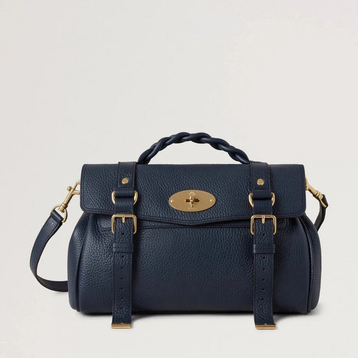 Mulberry Alexa Heavy Grain Night Sky präsentiert eine dunkelblaue Ledertasche mit goldenen Details, Modell HH6746/736U888